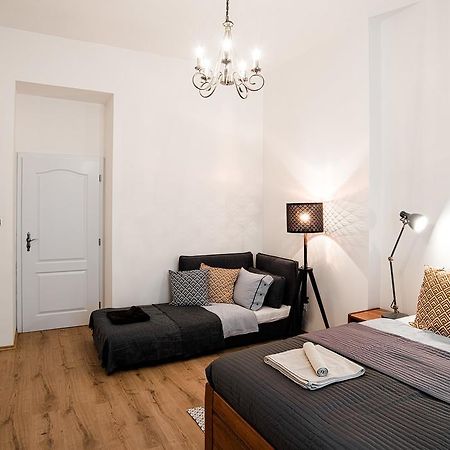 Apartment Gesse Brezinova Praga Zewnętrze zdjęcie