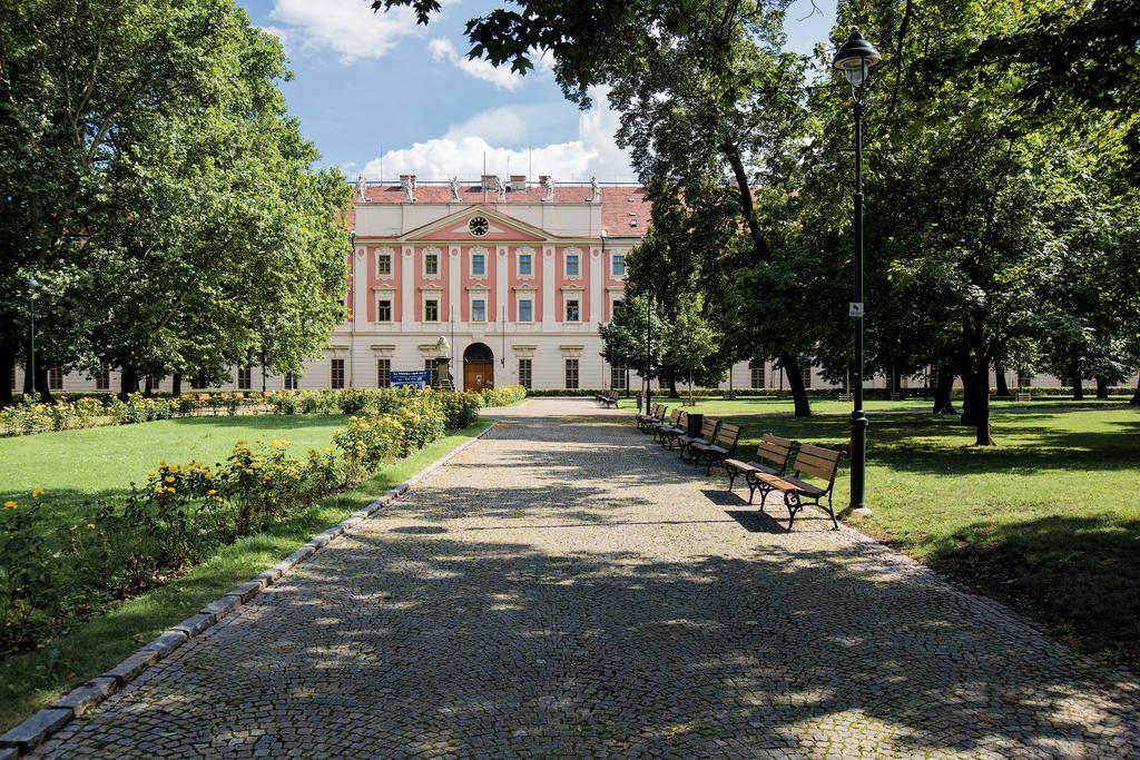 Apartment Gesse Brezinova Praga Zewnętrze zdjęcie