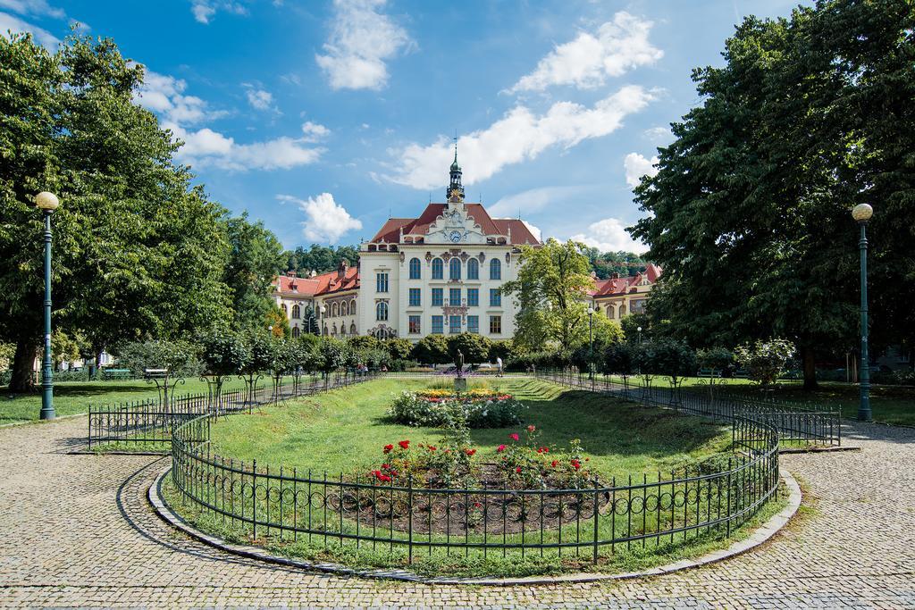 Apartment Gesse Brezinova Praga Zewnętrze zdjęcie